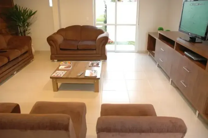 Sala de convivência com TV